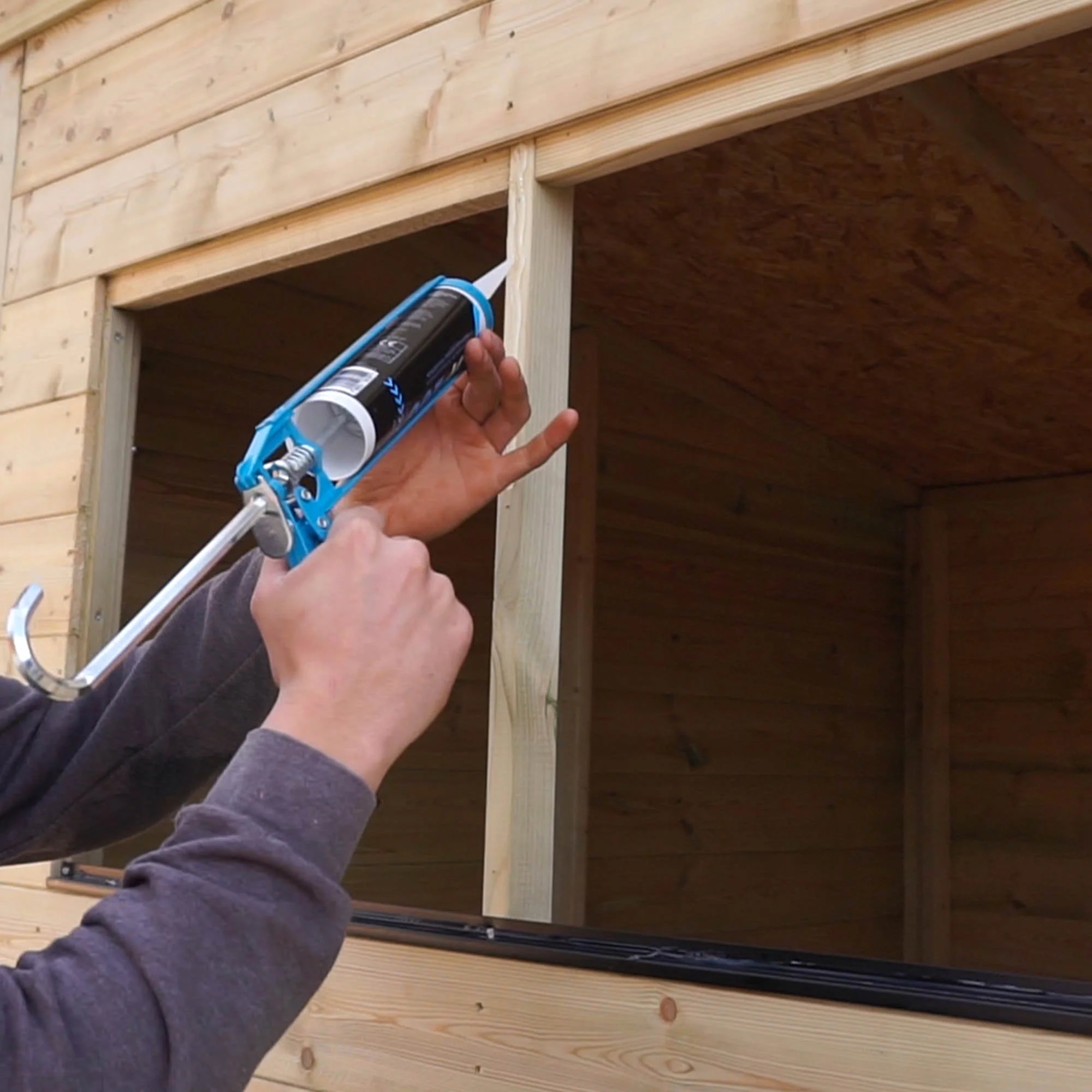 Silicone Sealant and Sealant Gun - Image 3